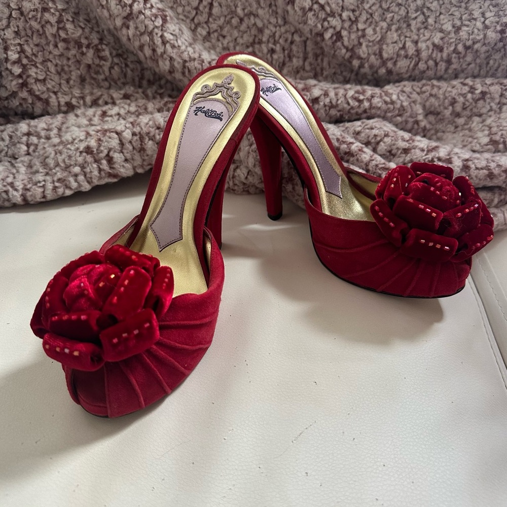 HALE BOB RED SUEDE MULE WITH ROSETTE